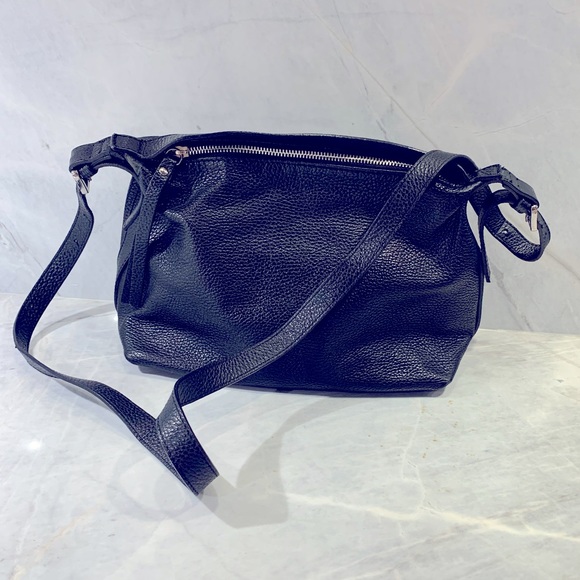 Black pebbled leather bag with long strap and zipper pocket + inside pockets - Picture 2 of 13